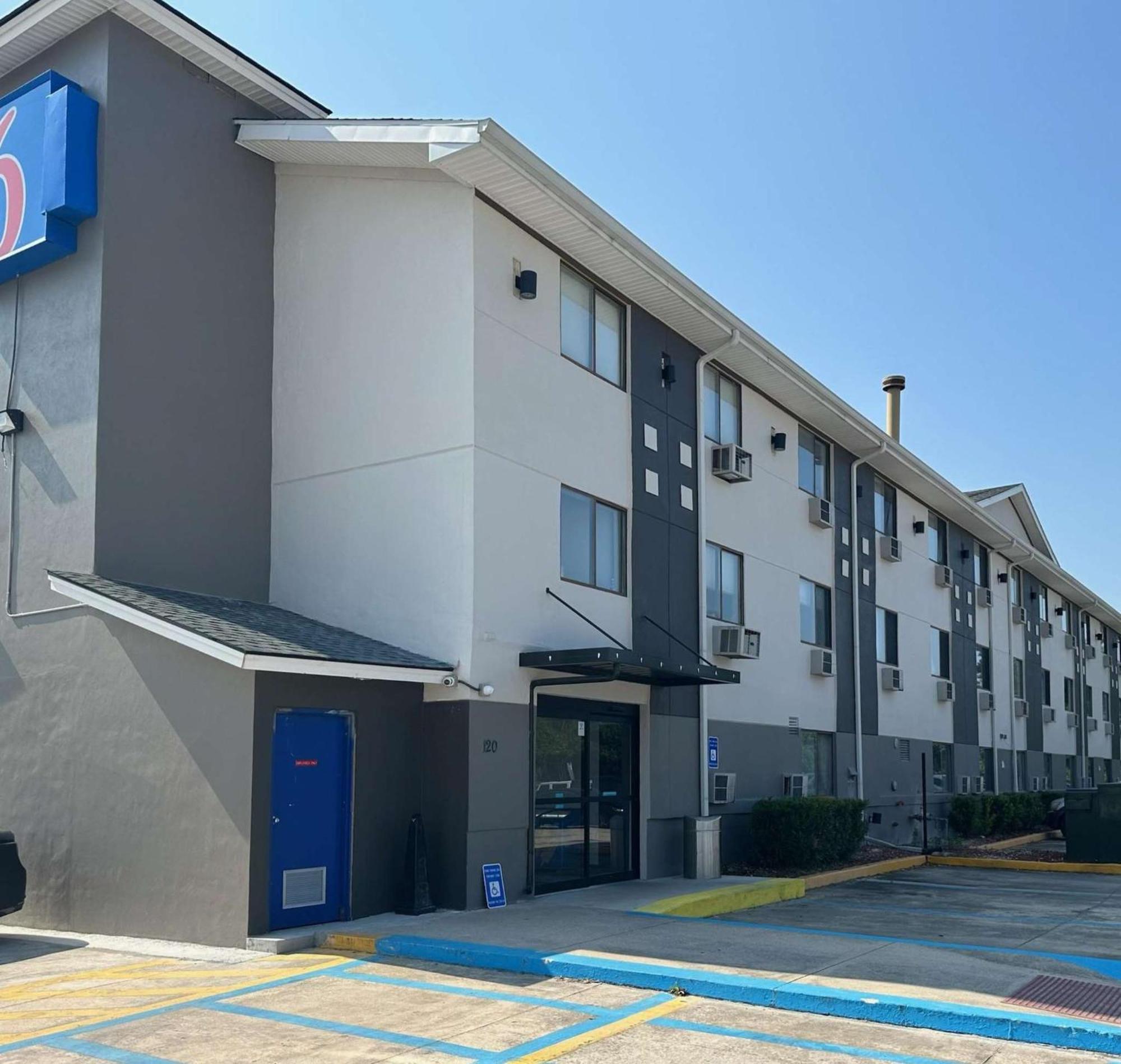 Motel 6 - Newest - Ultra Sparkling Approved - Chiropractor Approved Beds - New Elevator - Robotic Massages - New 2023 Amenities - New Rooms - New Flat Screen Tvs - All American Staff - Walk To Longhorn Steakhouse And Ruby Tuesday - Book Today And Sav Kingsland Exteriör bild